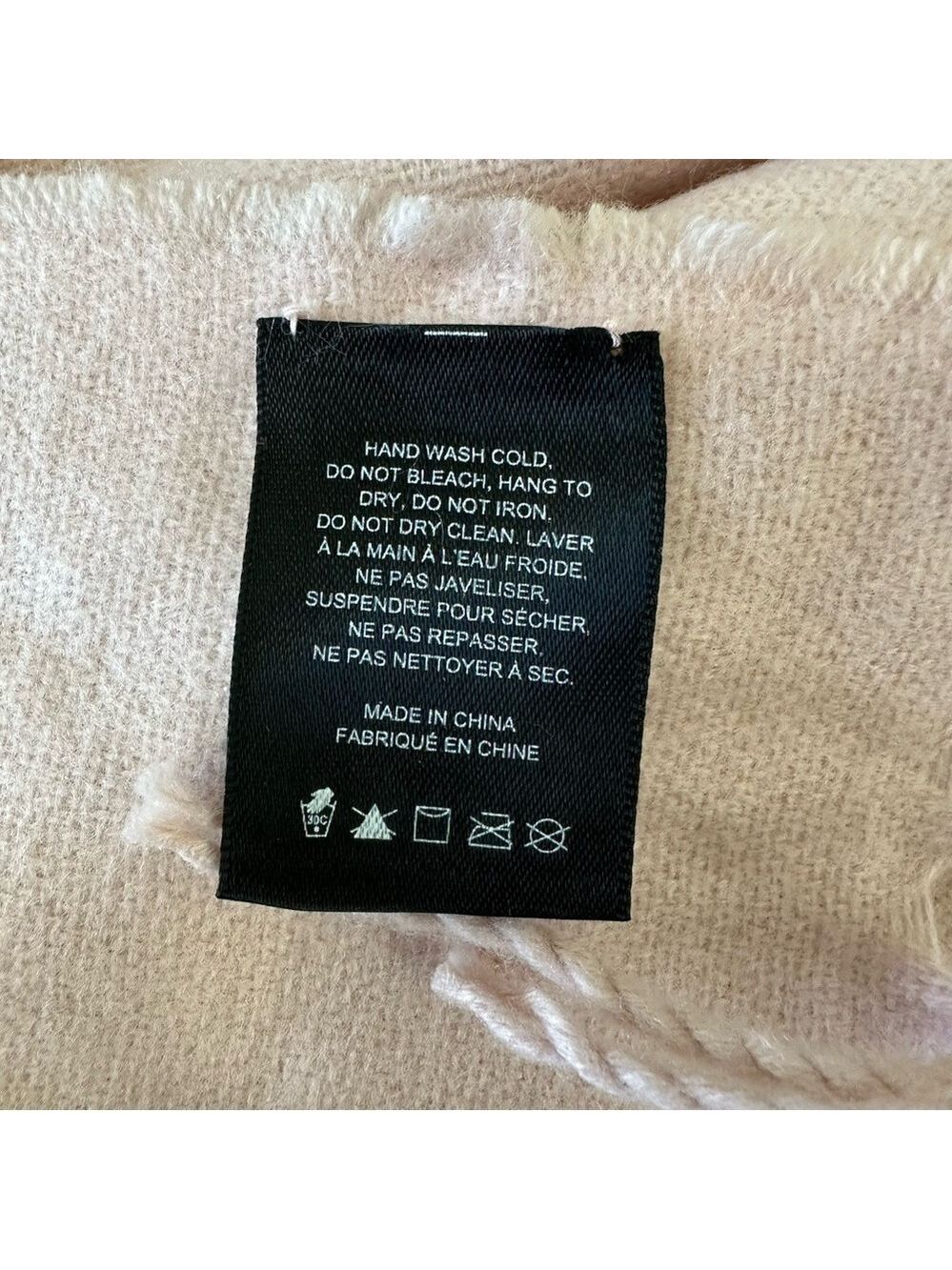 Aritzia Main Character Lauren Soft Pink Scarf - Picture 6 of 9